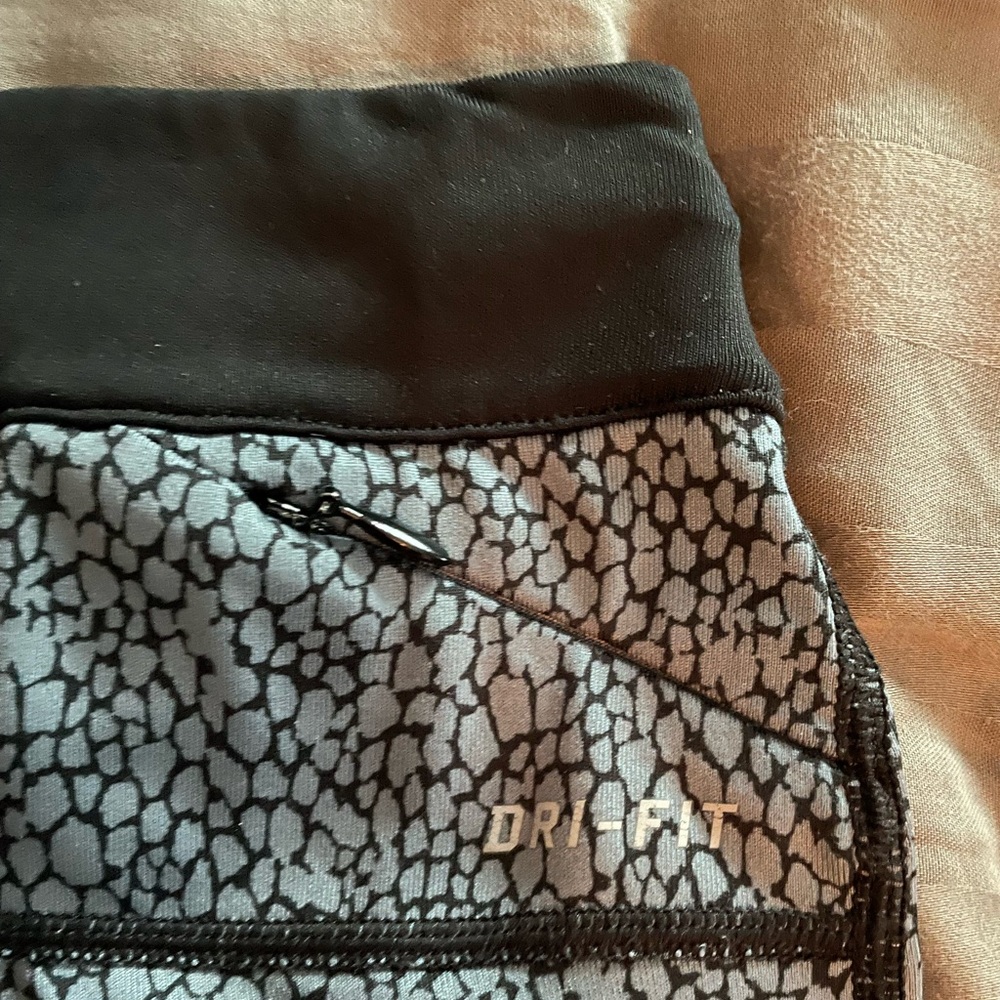 Nike running dry-fit capri pants with zipper.